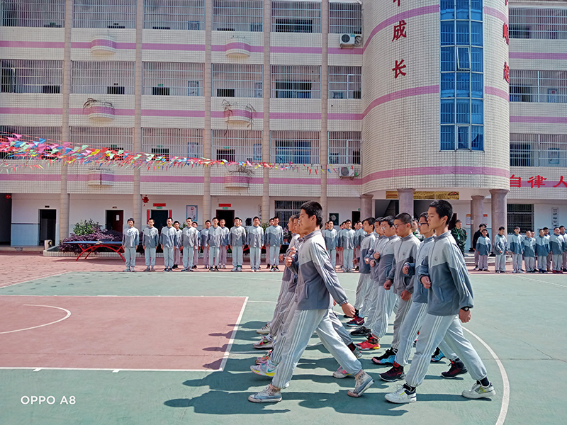 专治叛逆期青少年厌学逃课的全封闭学校