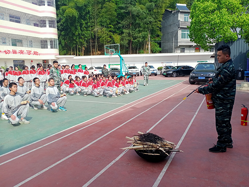 虹口军事化管教青少年叛逆厌学网瘾的学校