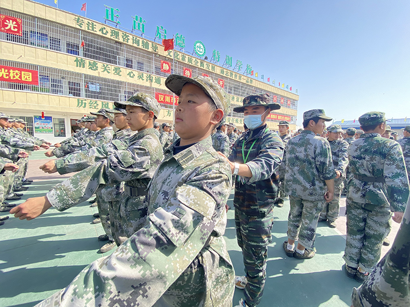 少年叛逆期网瘾逃课早恋全封闭特训学校
