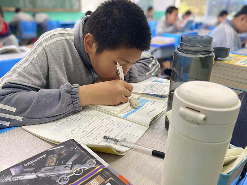 军事化管理叛逆青少年网瘾戒除的学校