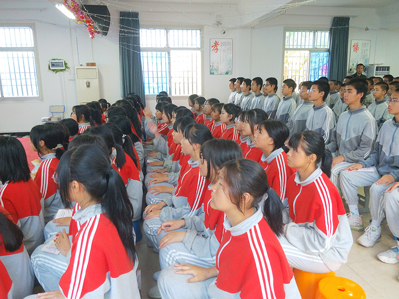 管教叛逆期孩子早恋厌学的封闭式学校