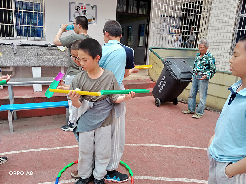 自闭少年厌学逃课叛逆励志学校